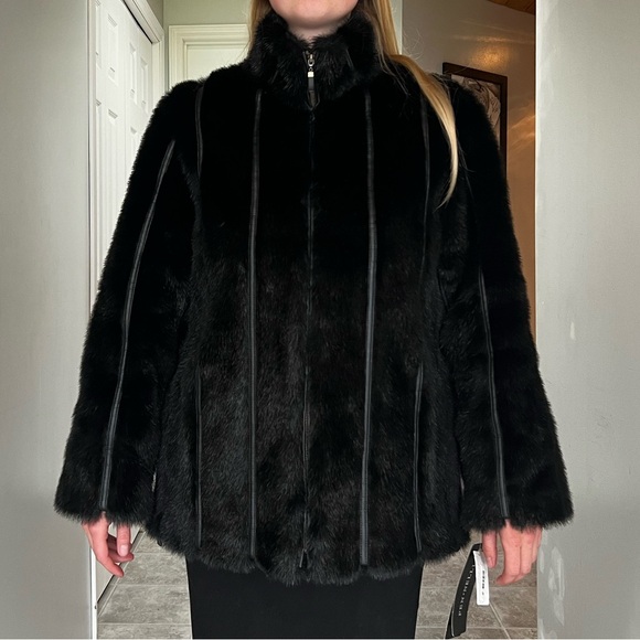 Fen Nelli faux fur Coat - Picture 8 of 9